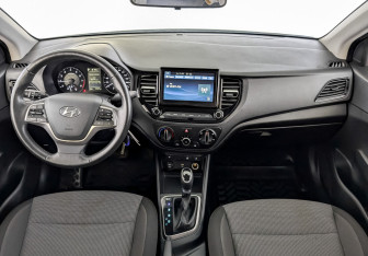 Подержанный автомобиль Hyundai Solaris Sedan 2021 года (14 фото)
