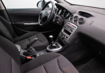 Подержанный автомобиль Peugeot 408 2013 года (9 фото)