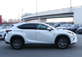 Подержанный автомобиль Lexus NX 2017 года (4 фото)