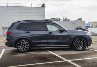 Подержанный автомобиль BMW X7 2021 года (6 фото)