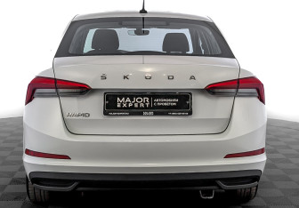 Подержанный автомобиль Skoda Rapid Liftback 2021 года (6 фото)