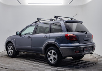 Подержанный автомобиль Mitsubishi Outlander 2006 года (3 фото)