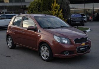 Подержанный автомобиль Chevrolet Aveo Hatchback 2011 года (2 фото)