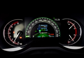 Подержанный автомобиль Toyota RAV4 2022 года (13 фото)