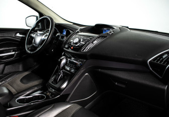 Подержанный автомобиль Ford Kuga 2015 года (5 фото)