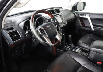 Подержанный автомобиль Toyota Land Cruiser Prado 2013 года (9 фото)