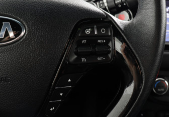 Подержанный автомобиль Kia Ceed Hatchback 2017 года (15 фото)