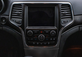 Подержанный автомобиль Jeep Grand Cherokee 2017 года (14 фото)