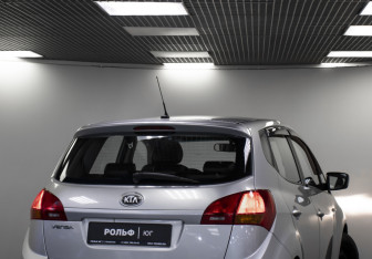 Подержанный автомобиль Kia Venga 2013 года (17 фото)