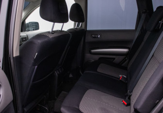 Подержанный автомобиль Nissan X-Trail 2008 года (11 фото)