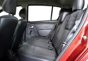 Подержанный автомобиль Renault Sandero 2011 года (12 фото)