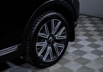 Подержанный автомобиль Hongqi HS5 2024 года (15 фото)