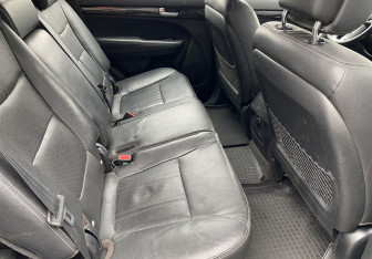 Подержанный автомобиль Kia Sorento 2011 года (11 фото)
