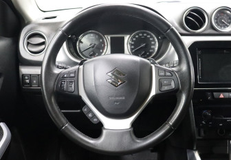 Подержанный автомобиль Suzuki Vitara 2016 года (13 фото)