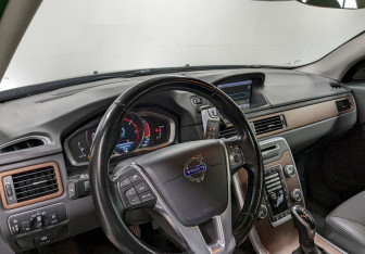 Подержанный автомобиль Volvo XC70 2014 года (13 фото)