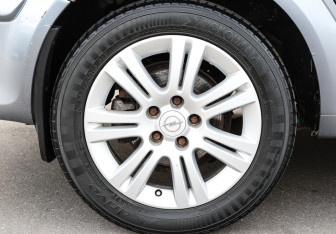 Подержанный автомобиль Opel Astra Wagon 2011 года (19 фото)
