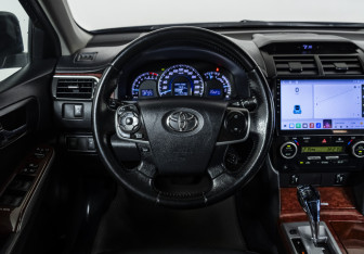 Подержанный автомобиль Toyota Camry Sedan 2013 года (10 фото)
