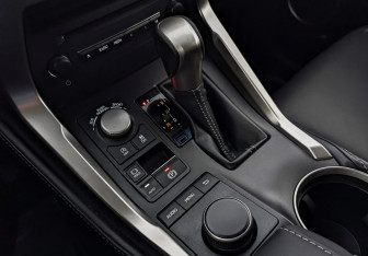Подержанный автомобиль Lexus NX 2017 года (26 фото)