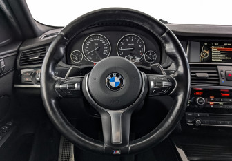 Подержанный автомобиль BMW X4 2017 года (22 фото)
