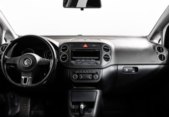 Подержанный автомобиль Volkswagen Golf Plus 2011 года (11 фото)