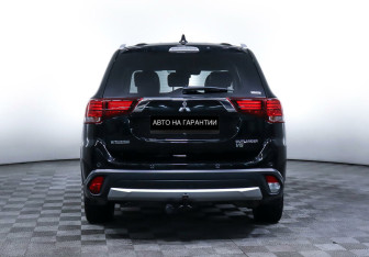 Подержанный автомобиль Mitsubishi Outlander 2018 года (6 фото)
