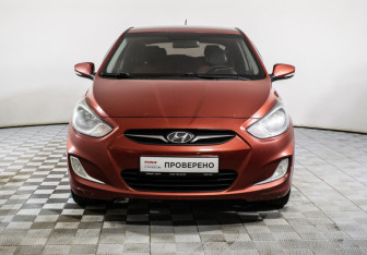 Подержанный автомобиль Hyundai Solaris Hatchback 2011 года (2 фото)