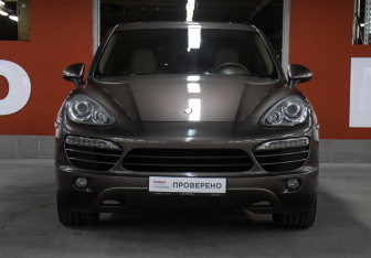 Подержанный автомобиль Porsche Cayenne 2013 года (2 фото)