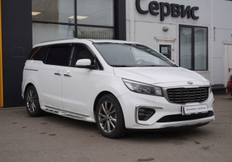 Подержанный автомобиль Kia Carnival 2018 года (3 фото)