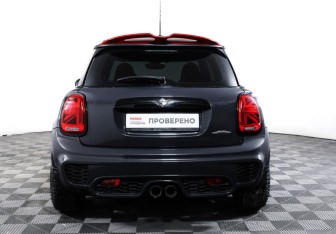 Подержанный автомобиль MINI Hatch 2017 года (6 фото)