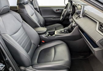 Подержанный автомобиль Toyota RAV4 2022 года (24 фото)