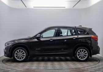 Подержанный автомобиль BMW X1 2016 года (8 фото)