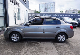 Подержанный автомобиль Kia Rio Sedan 2009 года (8 фото)