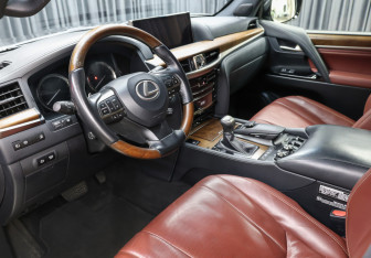 Подержанный автомобиль Lexus LX 2019 года (16 фото)