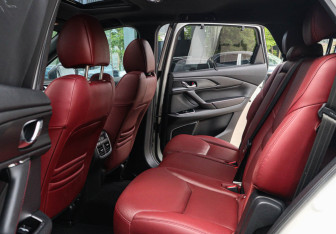 Подержанный автомобиль Mazda CX-9 2021 года (11 фото)