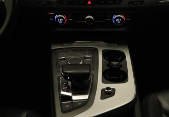 Подержанный автомобиль Audi Q7 2016 года (15 фото)