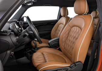Подержанный автомобиль MINI Hatch 2021 года (20 фото)