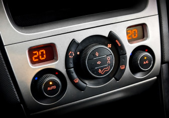 Подержанный автомобиль Peugeot 408 2016 года (24 фото)