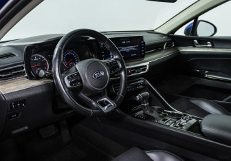 Подержанный автомобиль Kia K5 2021 года (11 фото)