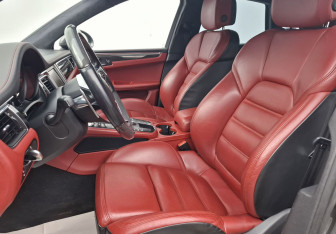 Подержанный автомобиль Porsche Macan 2014 года (10 фото)
