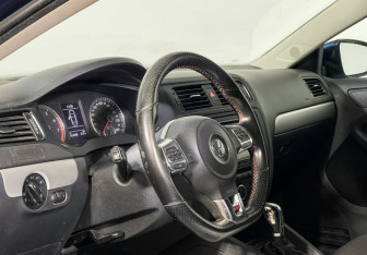 Подержанный автомобиль Volkswagen Jetta Sedan 2012 года (7 фото)
