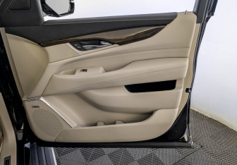 Подержанный автомобиль Cadillac Escalade Suv 2019 года (29 фото)