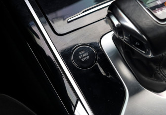 Подержанный автомобиль Hongqi HS5 2019 года (18 фото)