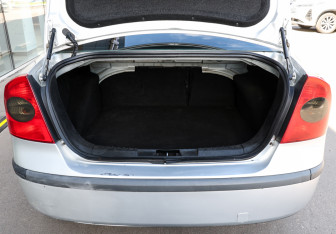 Подержанный автомобиль Ford Focus Sedan 2007 года (9 фото)