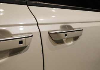 Подержанный автомобиль Kia Carnival 2020 года (33 фото)