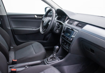 Подержанный автомобиль Skoda Rapid Liftback 2018 года (10 фото)