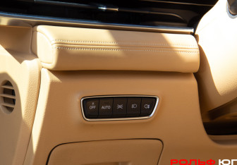 Подержанный автомобиль Voyah Dream 2023 года (27 фото)