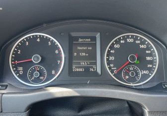 Подержанный автомобиль Volkswagen Tiguan 2010 года (17 фото)