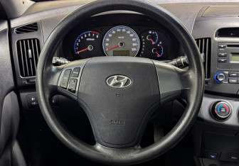 Подержанный автомобиль Hyundai Elantra Sedan 2008 года (15 фото)