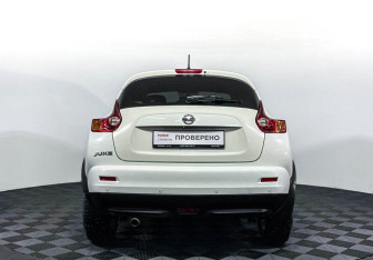 Подержанный автомобиль Nissan Juke 2011 года (6 фото)