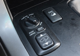 Подержанный автомобиль Toyota Land Cruiser Prado 2006 года (17 фото)